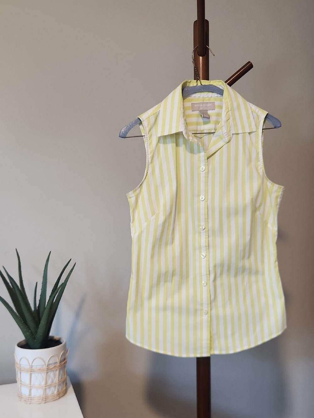 Banana Republic Green and White Striped Sleeveless Button-Down